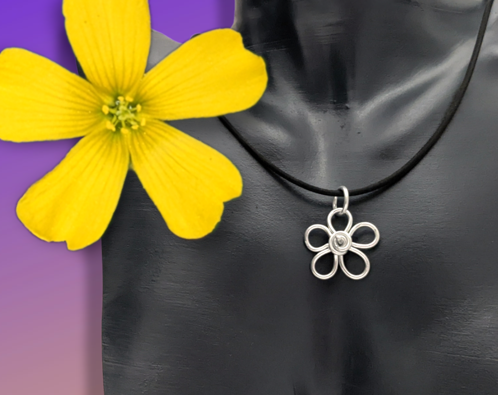 Daisy flower necklace pendant by Bendi's